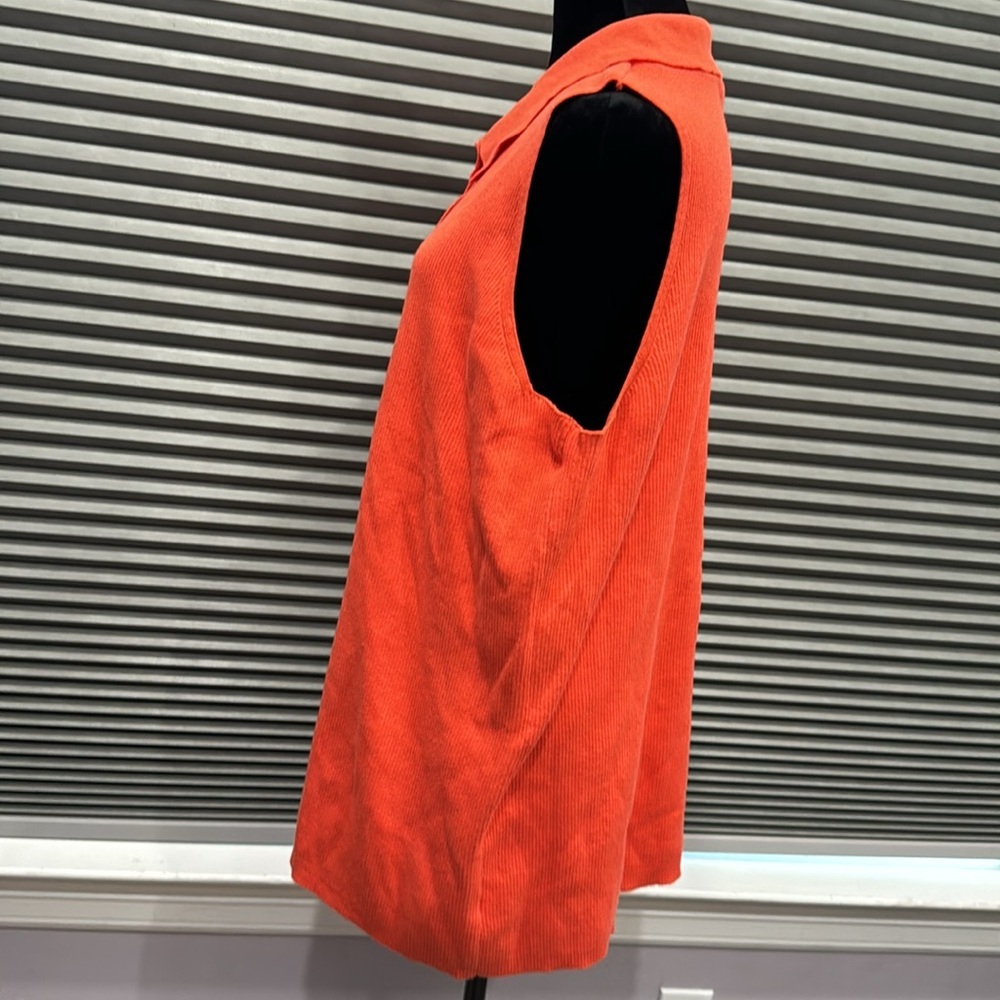 Vest - Picture 2 of 3